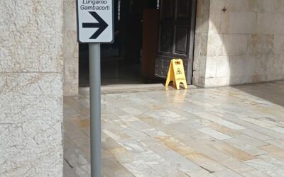 Sei nuovi cartelli indicano l’accesso a Palazzo Gambacorti e alle Logge di Banchi per le persone con disabilità
