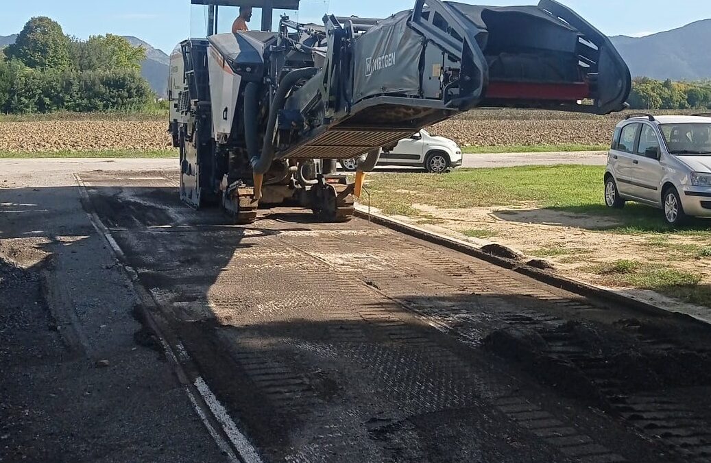 Iniziata l’asfaltatura del parcheggio in via di Gello