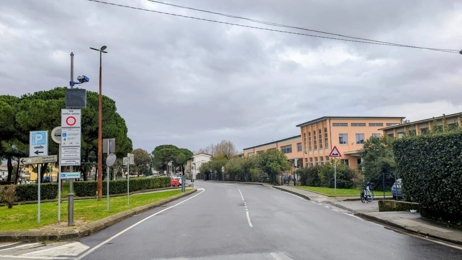 ztl stadio Vista della strada di accesso con le telecamere del varco ztl